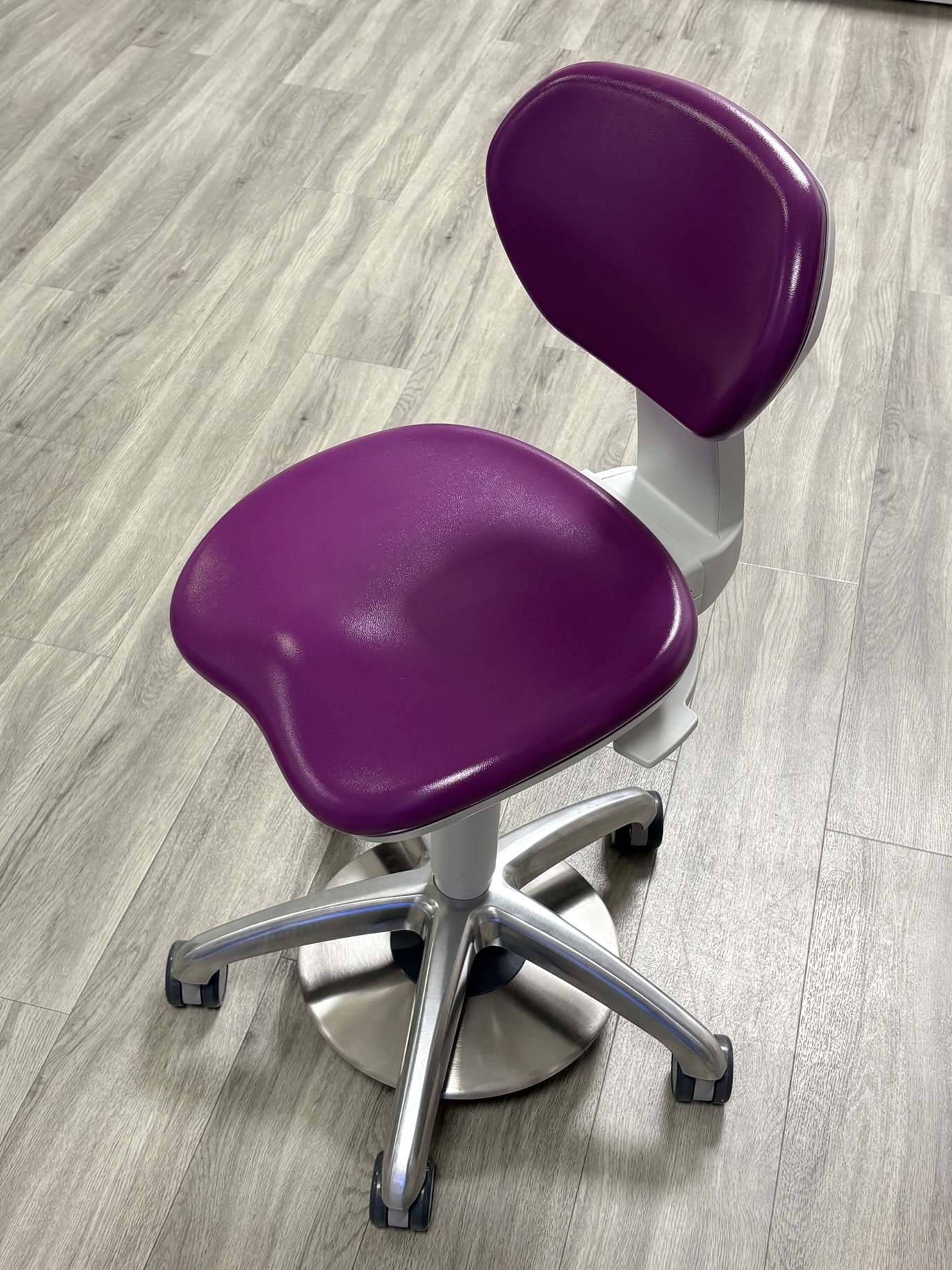 PHYSIO™ Evo F Arbeitsstuhl (Polster Beere)