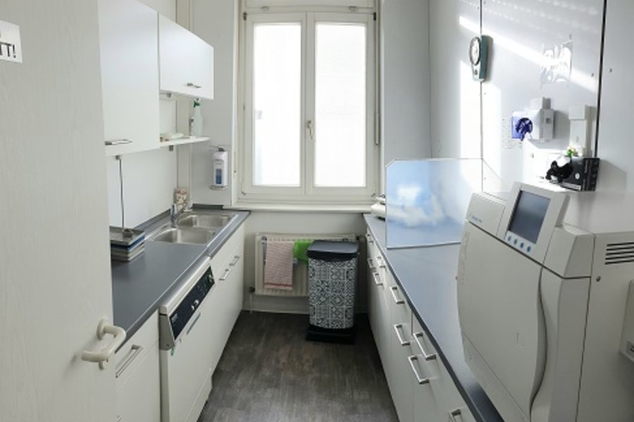 Erweiterbare, Lichtdurchflutete 3 Zimmer Praxis