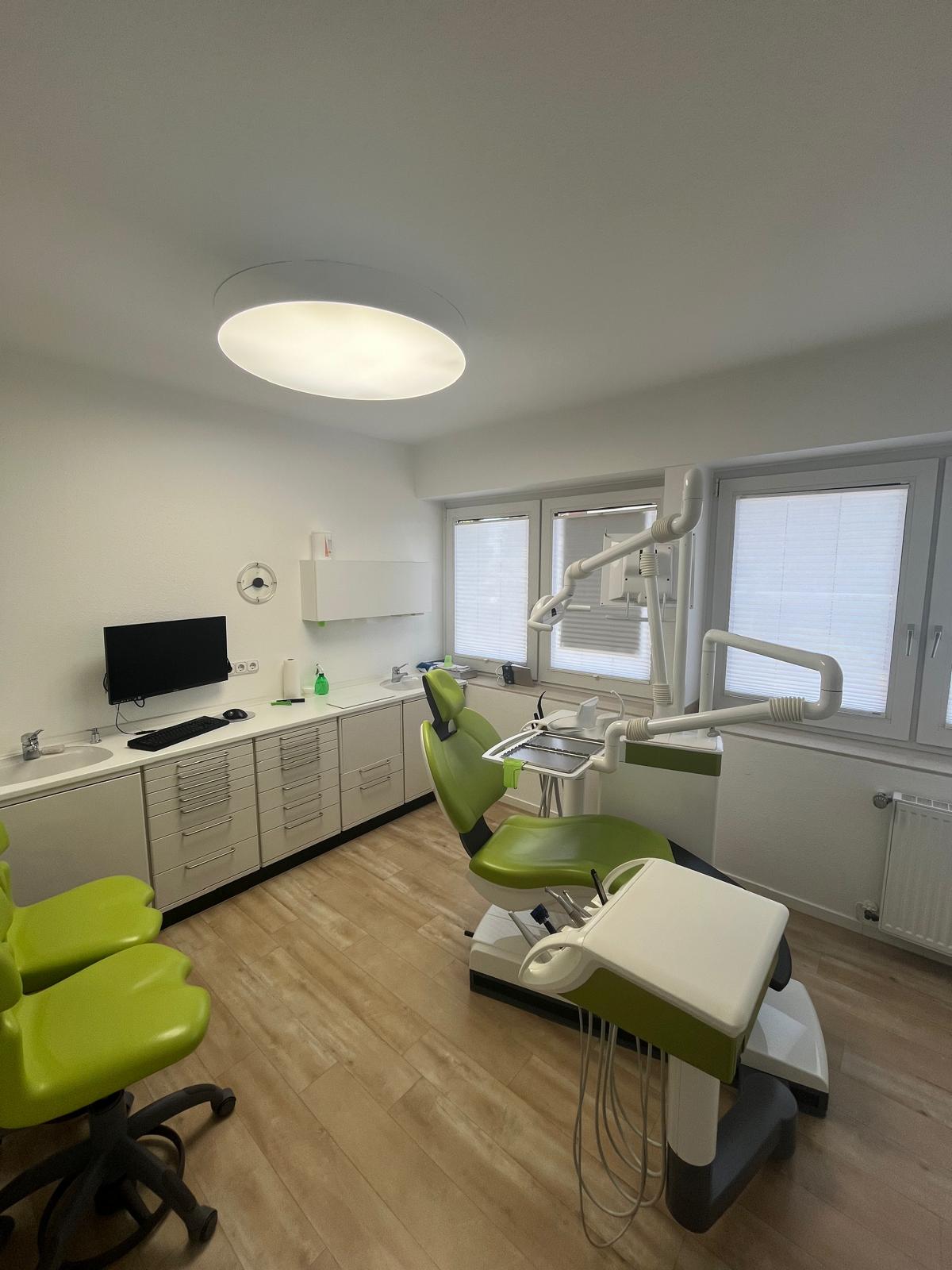 Zahnarztpraxis mit 3 Behandlungszimmern inklusive Immobilienkauf im Raum Duisburg
