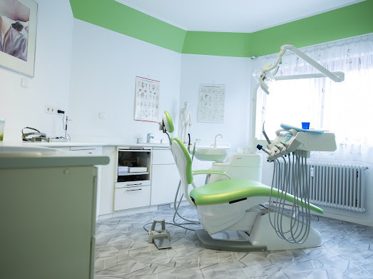 Zahnarztpraxis in Stuttgart zur Übernahme – erweiterbar auf 3 Behandlungszimmer