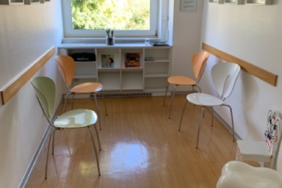 Hamburg-Süd: Ausbaufähige Moderne 2 BHZ Zahnarztpraxis