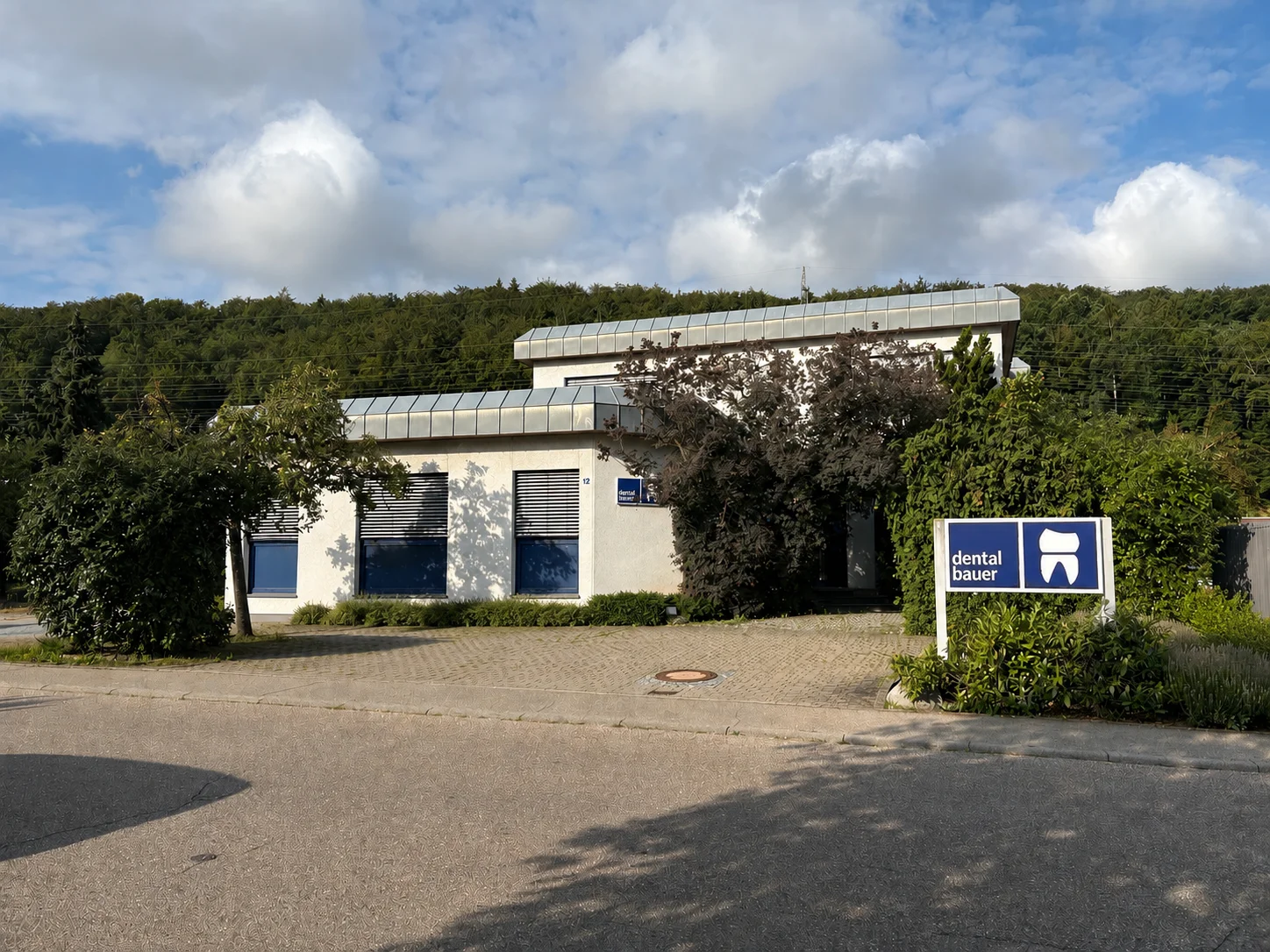 Außenansicht der dental bauer Niederlassung Tübingen