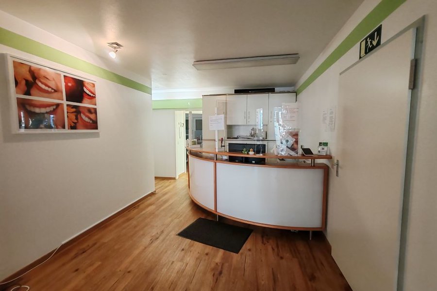 Raum Freiburg: ausbaufähige 4 Behandlungszimmer-Praxis