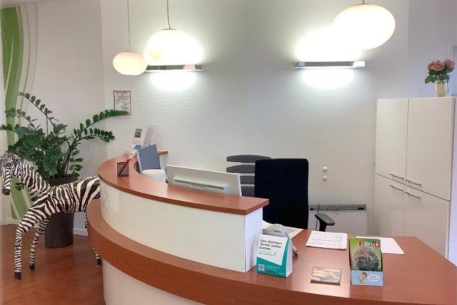 Raum Stuttgart: Praxisanteil einer modernen Kieferorthopädischen Praxis mit 5 Behandlungszimmern