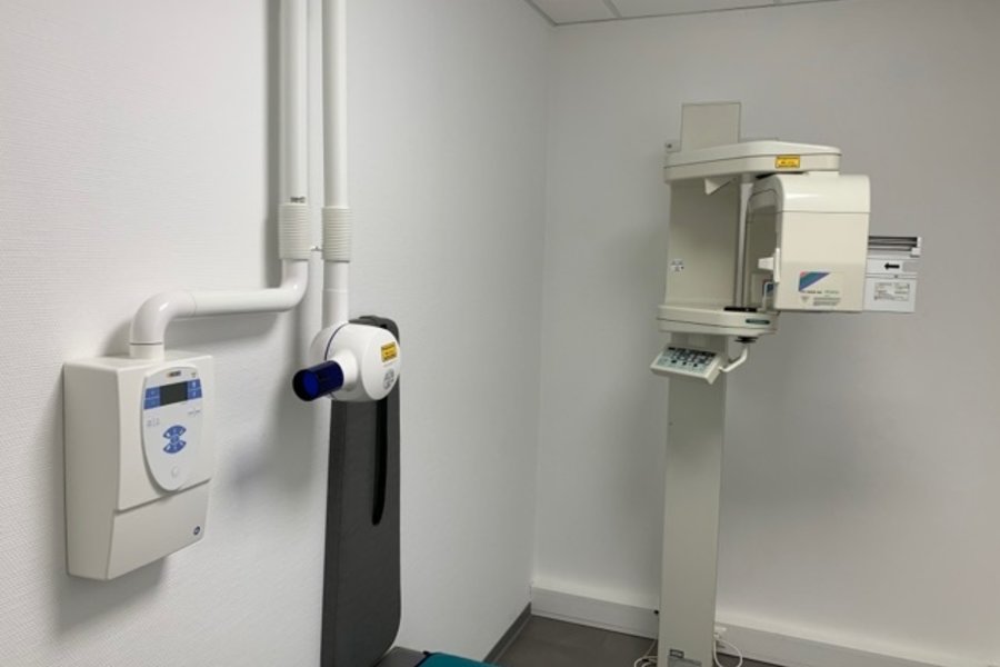 Köln: Erweiterbare 3 BHZ Praxis mit digitalen OPG +ZF und Labor