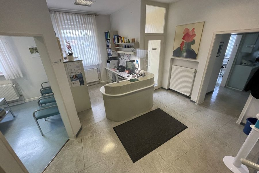 Stadt Heidelberg: ausbaufähige 2 Behandlungszimmerpraxis