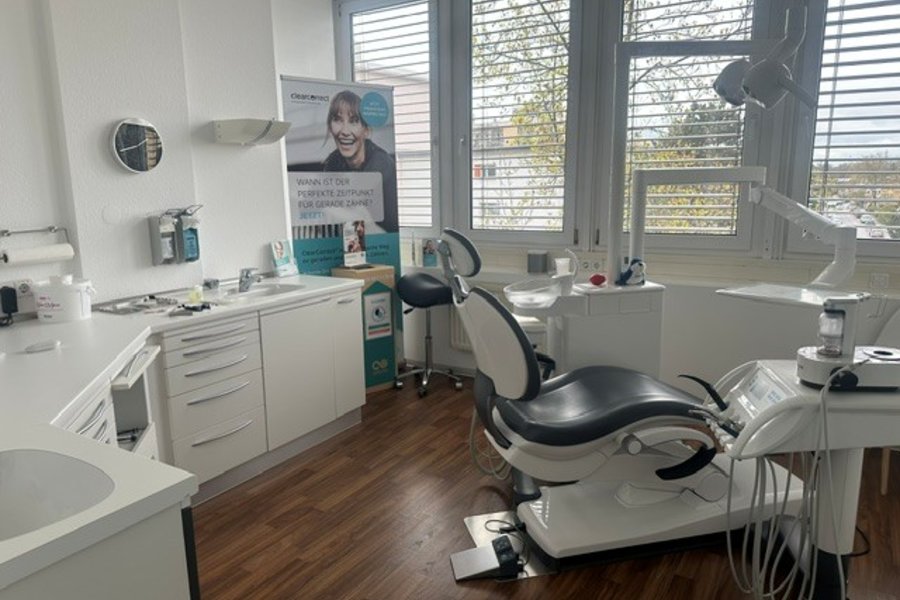 Stadt Freiburg: helle, freundliche 3 Behandlungszimmerpraxis