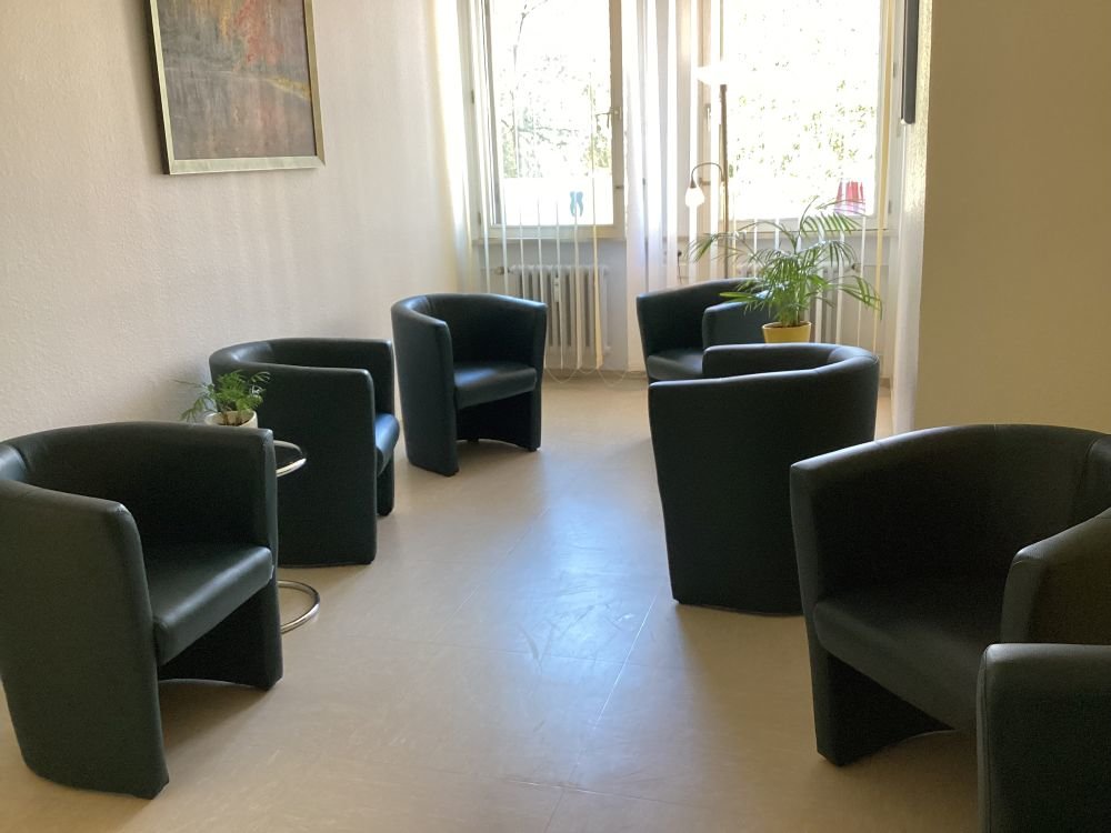 Raum Hersfeld-Rotenburg: ausbaufähige 2 Zimmer-Praxis