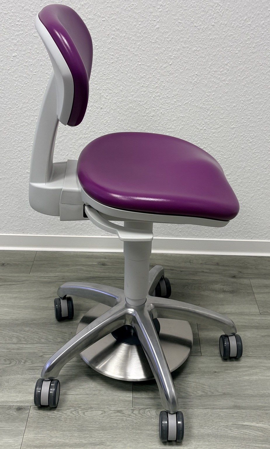 PHYSIO™ Evo F Arbeitsstuhl (Polster Beere)