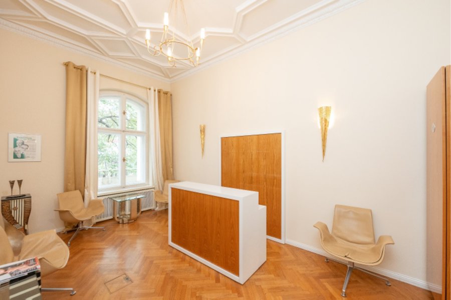Berlin: wunderschöne, helle MKG-Praxis