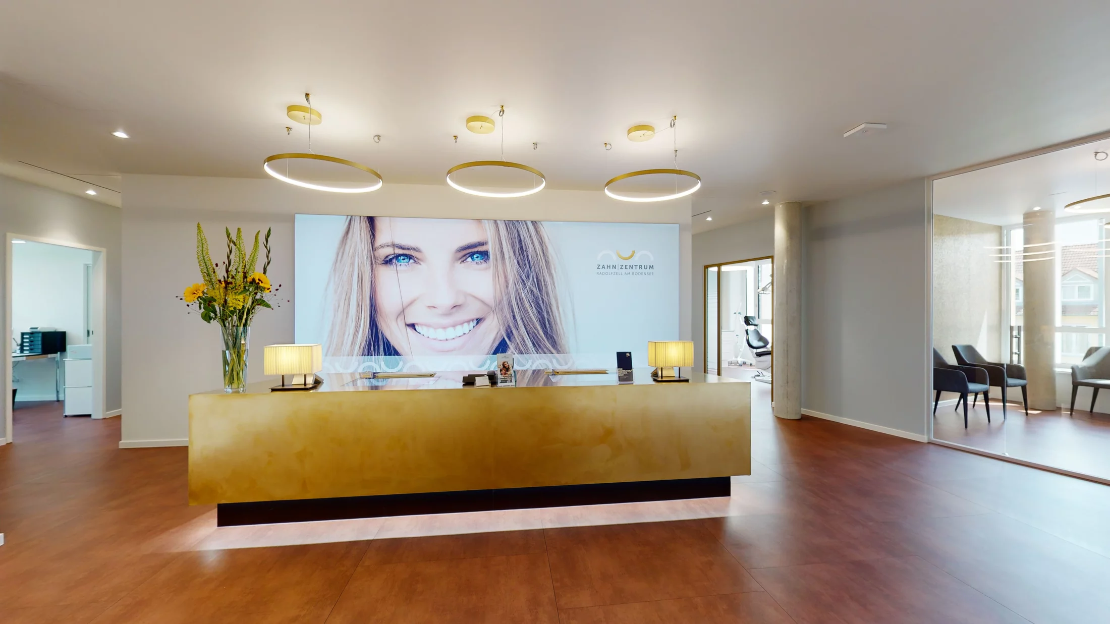 PRAXIS MIT LOUNGE-GEFÜHL