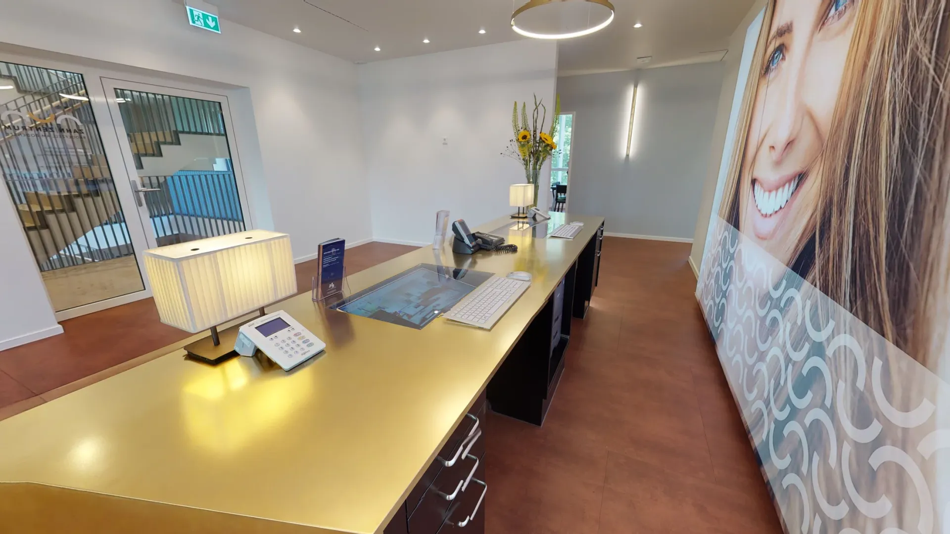 Empfangsbereich aus Sicht des Empfangspersonals.