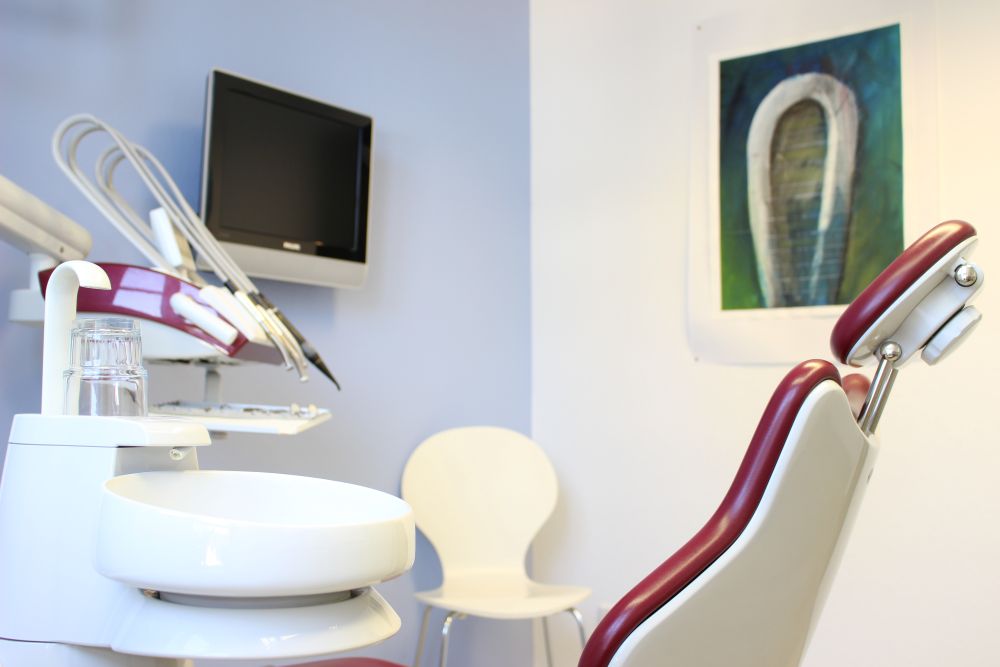 Zahnarztpraxis im Raum Darmstadt zu verkaufen - inklusive Endodontie und Parodontologie
