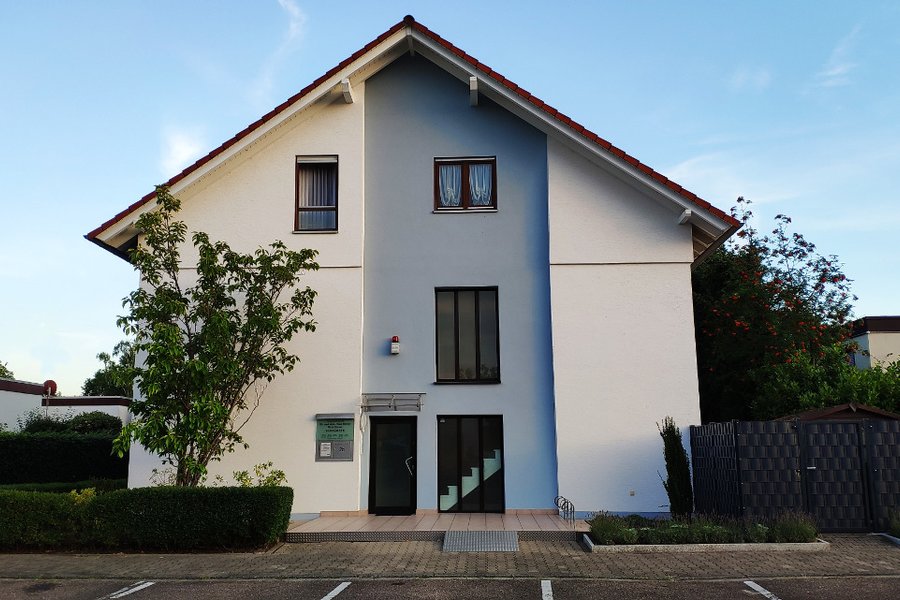 Rhein-Neckar-Kreis: Moderne, digitalisierte Praxis mit großem Praxislabor - Wohnmöglichkeit