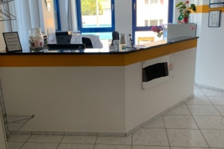 Raum Köln: schöne 3 Zimmer Praxis in markanter und werbewirksamer Lage