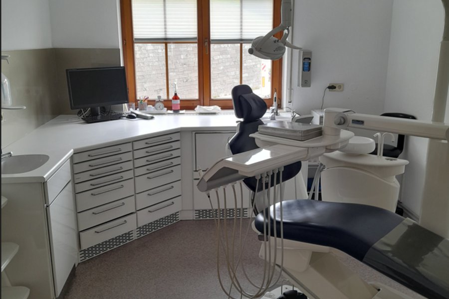 Landkreis Zollernalbkreis: Umsatzstarke 4 BHZ Praxis - Moderne Einheiten - Zentrale Lage