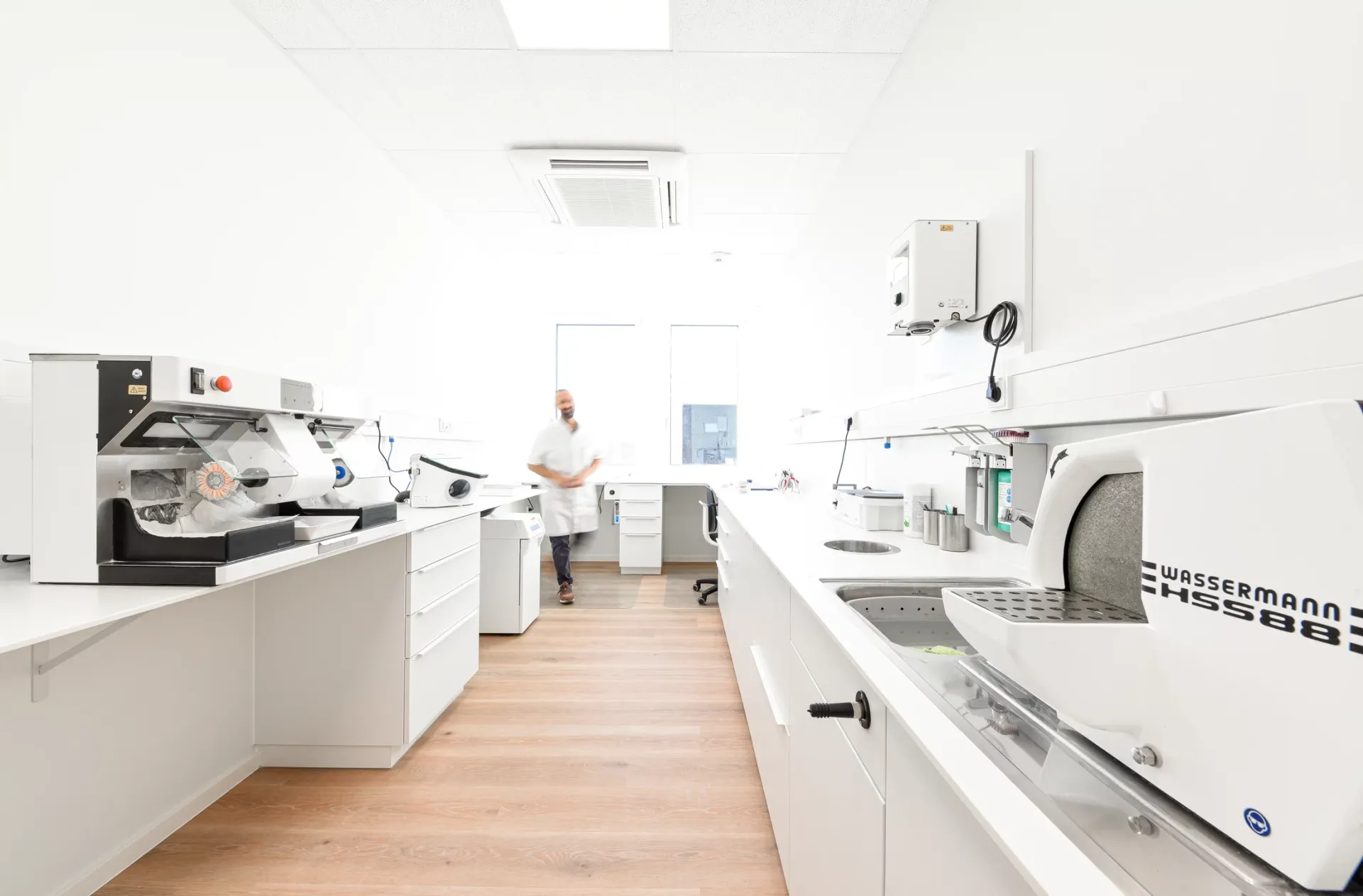 Laborraum der Praxis mit moderner Ausstattung.