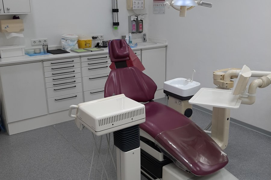 Cerec-Praxis m. 3 Beh.-Zimmer,zus. Prophylaxeraum;  barrierefrei in freistehendem Praxisgebäude