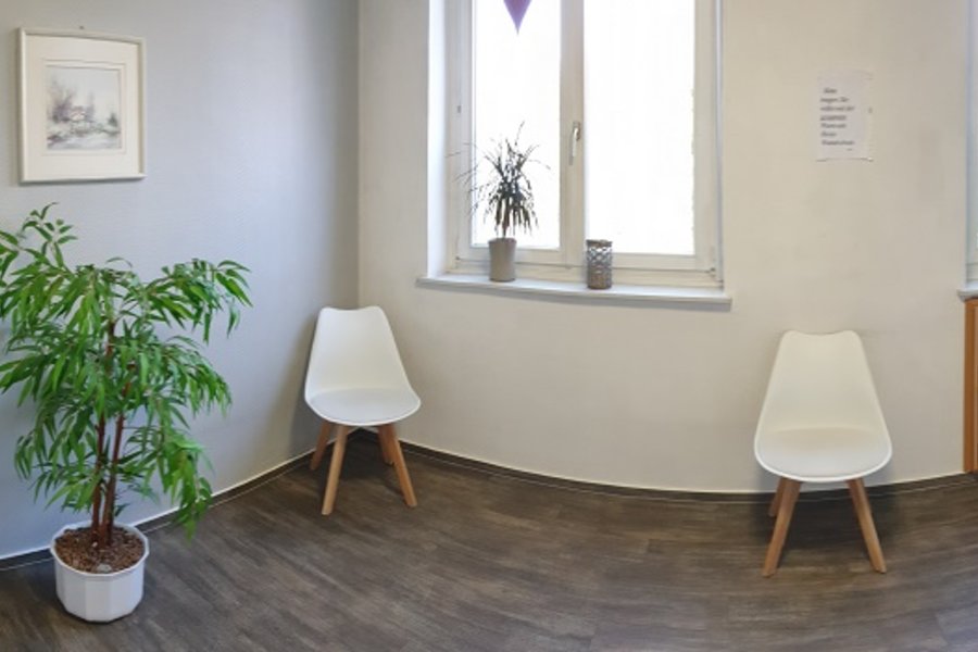 Erweiterbare, Lichtdurchflutete 3 Zimmer Praxis