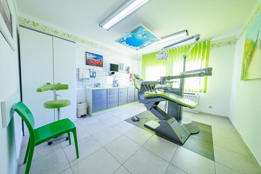 Magdeburg: schöne, farbenfrohe 3 Behandlungszimmerpraxis