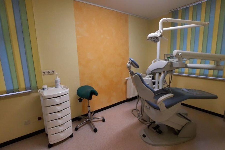 Landkreis Meißen: 3 Behandlungszimmer-Praxis mit Schwerpunkt Prothetik