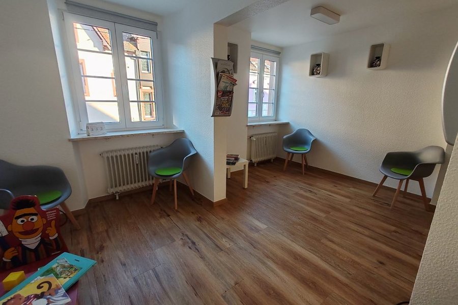 Raum Freiburg: ausbaufähige 4 Behandlungszimmer-Praxis