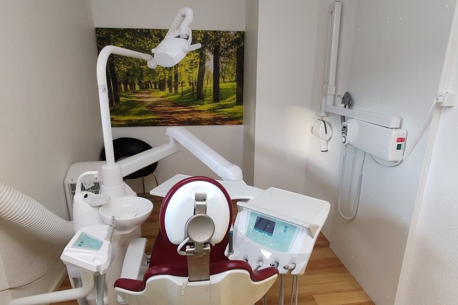 Raum Freiburg: ausbaufähige 4 Behandlungszimmer-Praxis