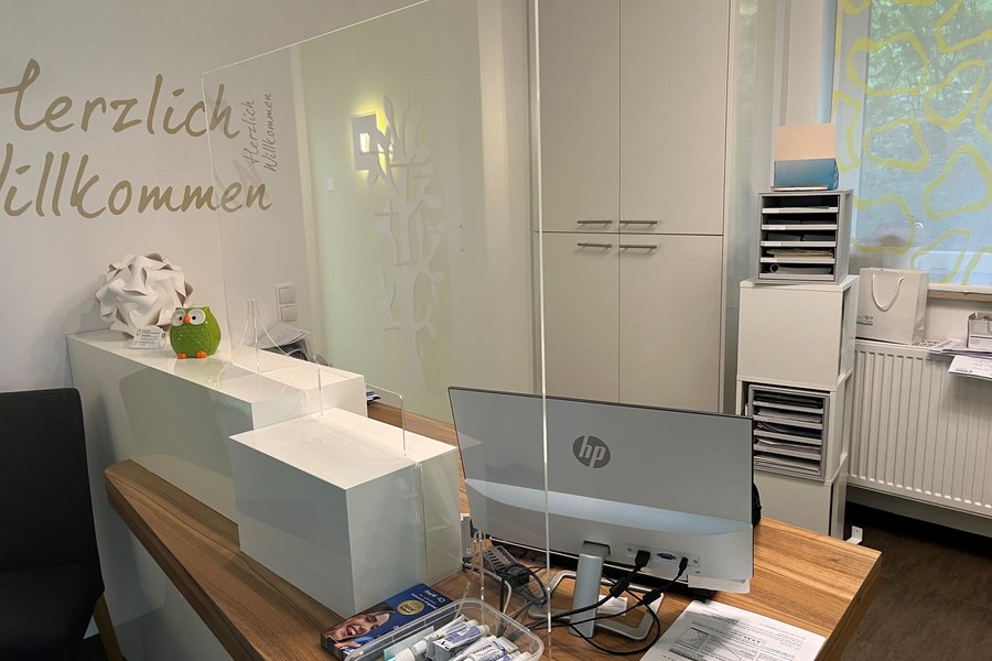 Erlangen - direkt am Berg - Top moderne 2-Zimmerpraxis mit Alleinstellungsmerkmal