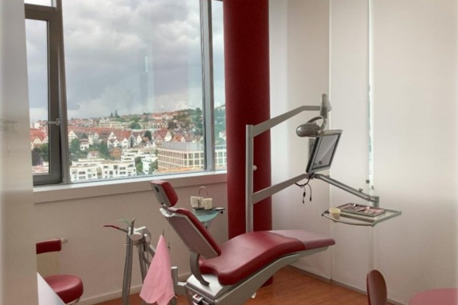Raum Stuttgart: Praxisanteil einer modernen Kieferorthopädischen Praxis mit 5 Behandlungszimmern