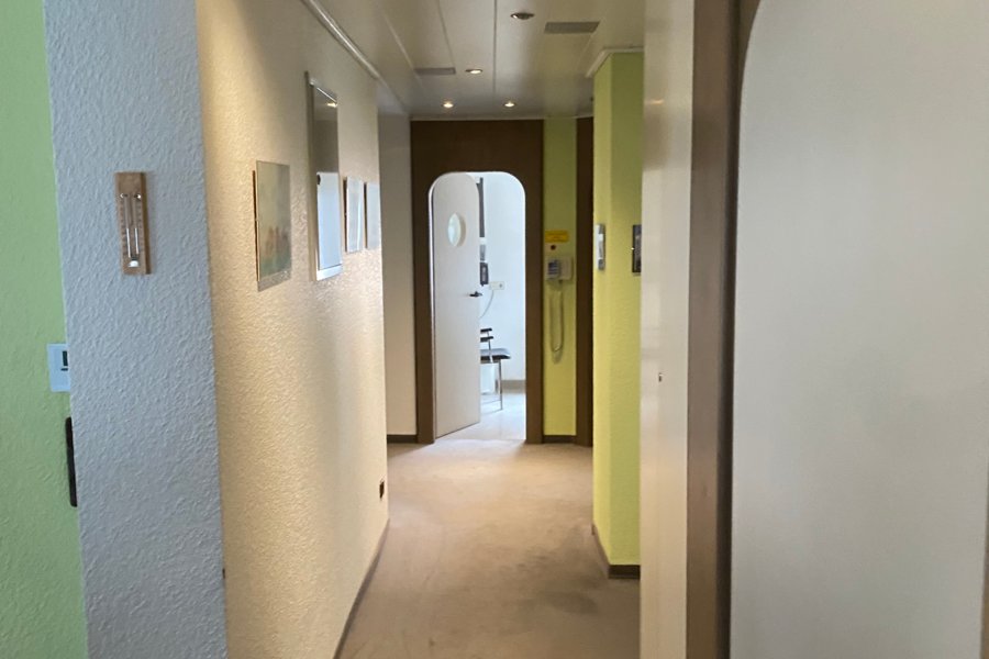Nürnberg: 4 Zimmer Praxis aufgrund von Unfall für 1€ abzugeben
