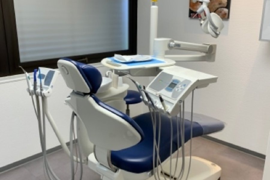Köln: Erweiterbare 3 BHZ Praxis mit digitalen OPG +ZF und Labor