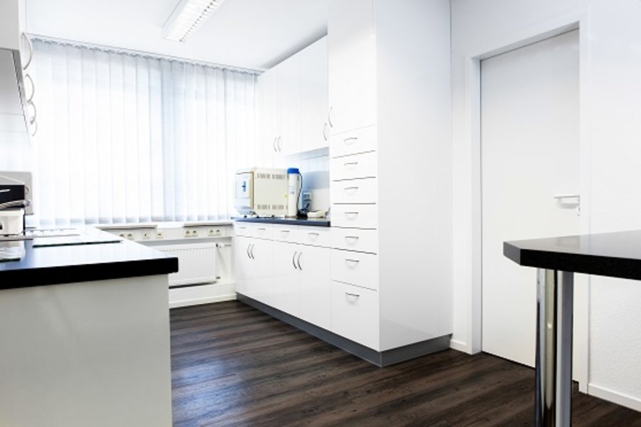 Kiel: Moderne 3 BHZ Zahnarztpraxis in zentraler Lage