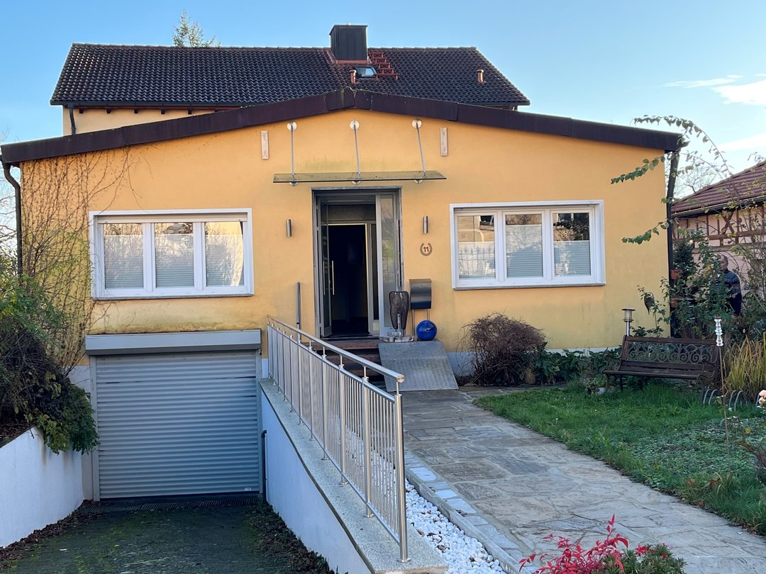 Raum Hassfurt/Schweinfurt:  schöne 3-Zimmer Praxis