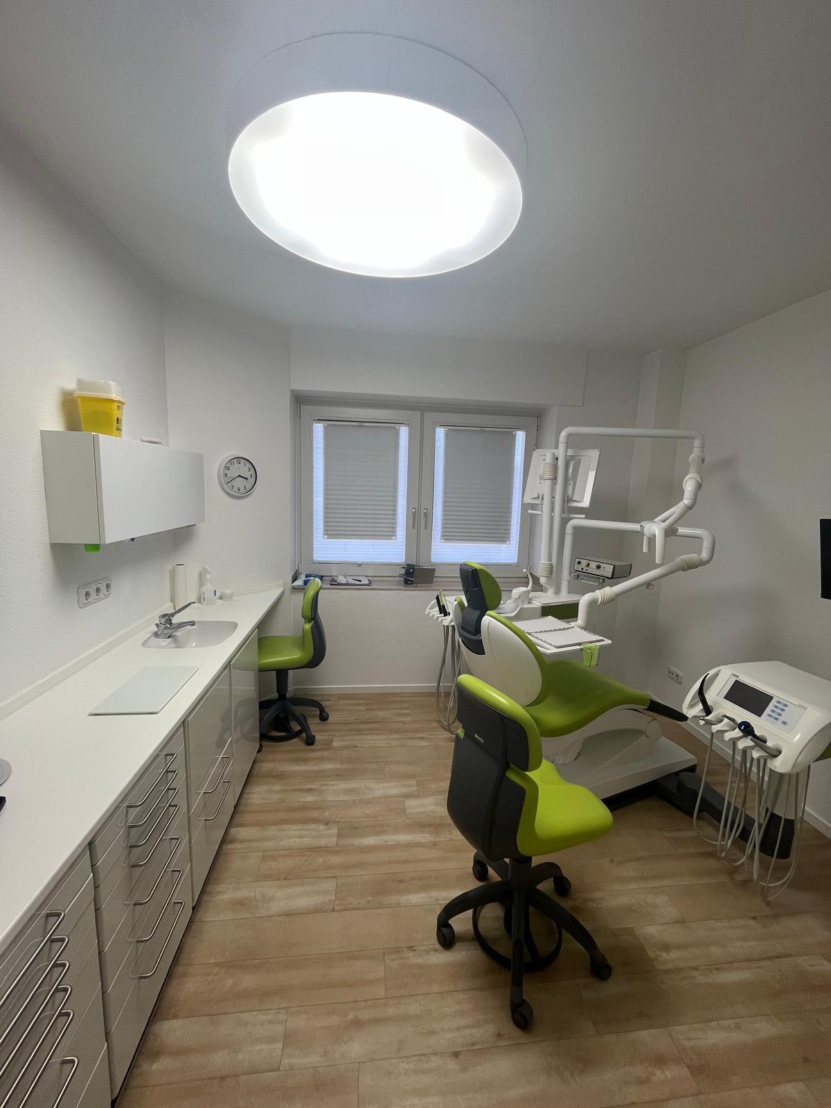 Zahnarztpraxis mit 3 Behandlungszimmern inklusive Immobilienkauf im Raum Duisburg