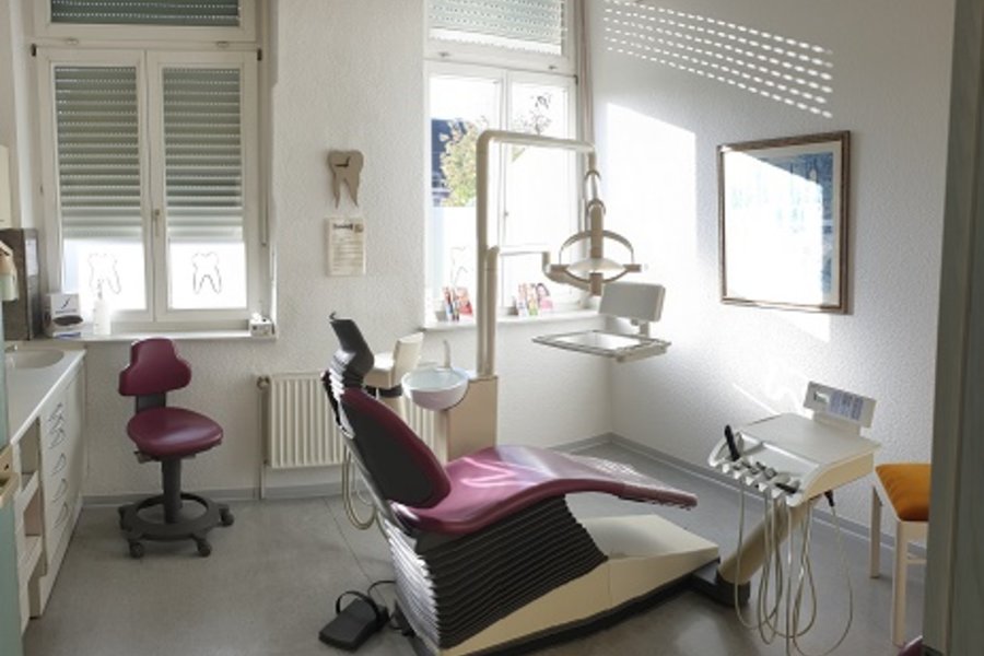 Erweiterbare, Lichtdurchflutete 3 Zimmer Praxis