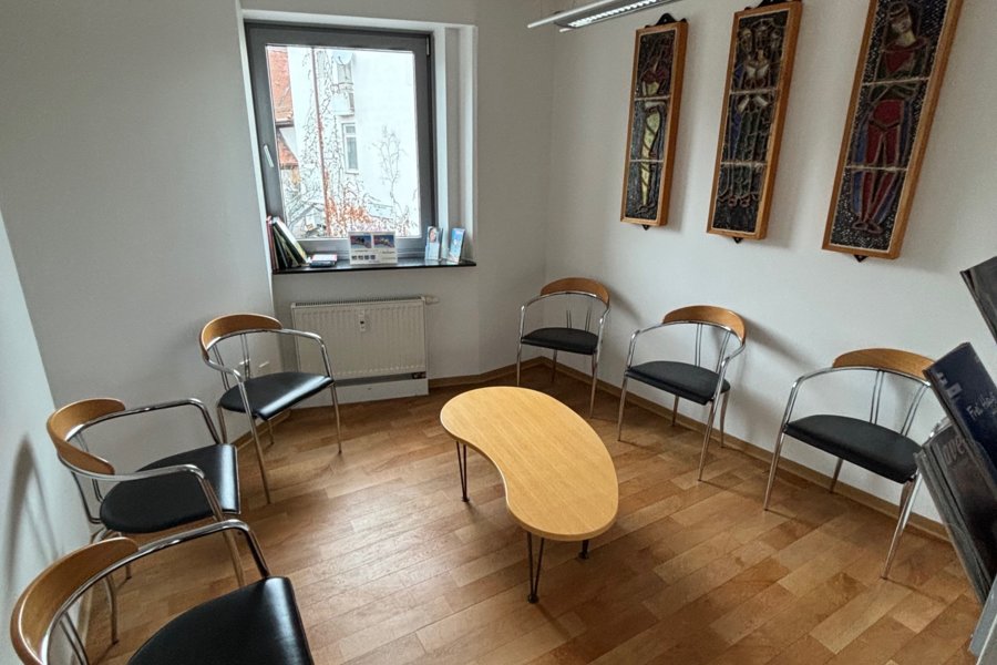 Raum Esslingen-Stuttgart: 4 Zimmer Praxis in zentraler Lage
