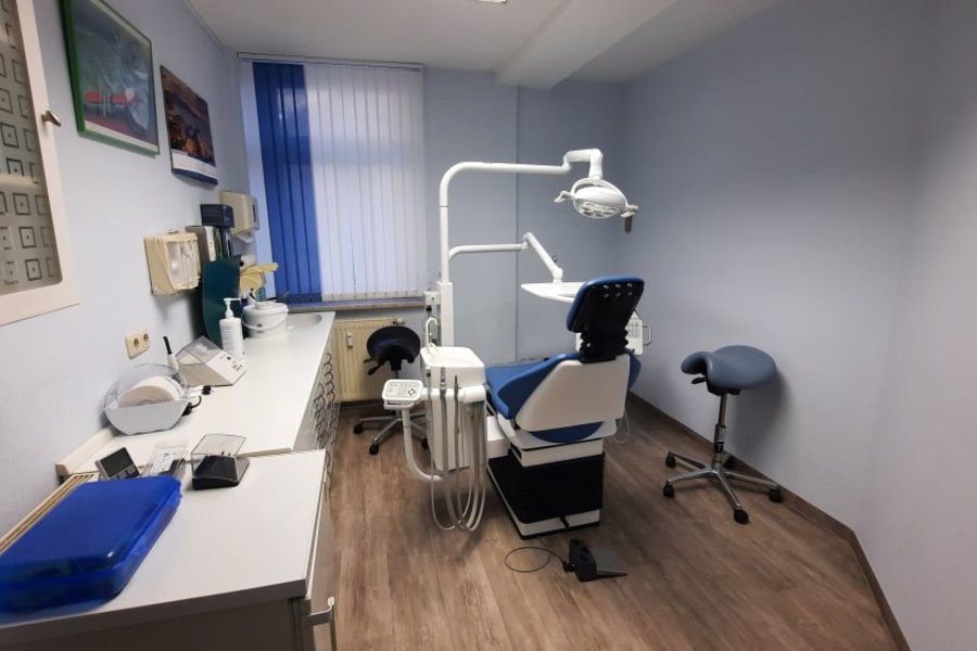 Landkreis Meißen: 3 Behandlungszimmer-Praxis mit Schwerpunkt Prothetik