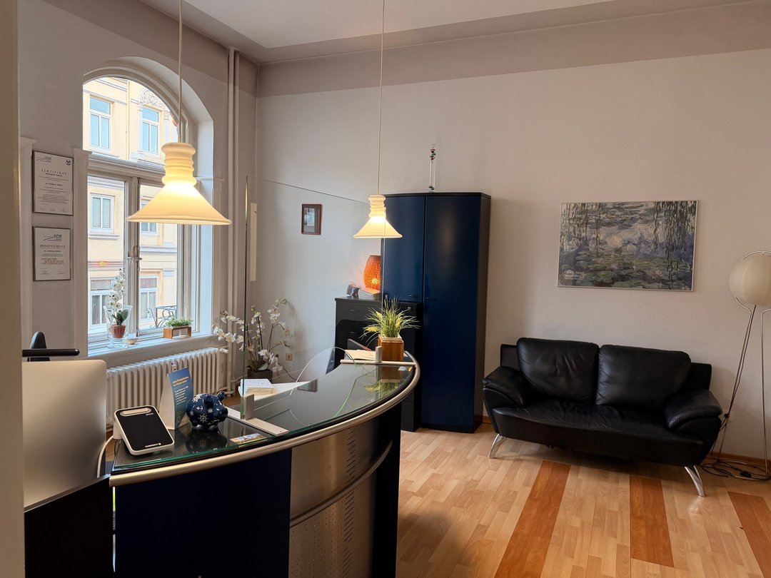 Flensburg: schöne und erweiterbare 2 Behandlungszimmer-Praxis