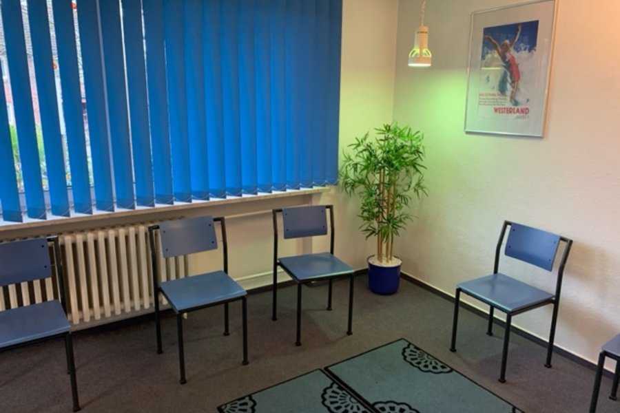 Hamburg: 2 Zimmer Praxis mit eigenem Parkplatz