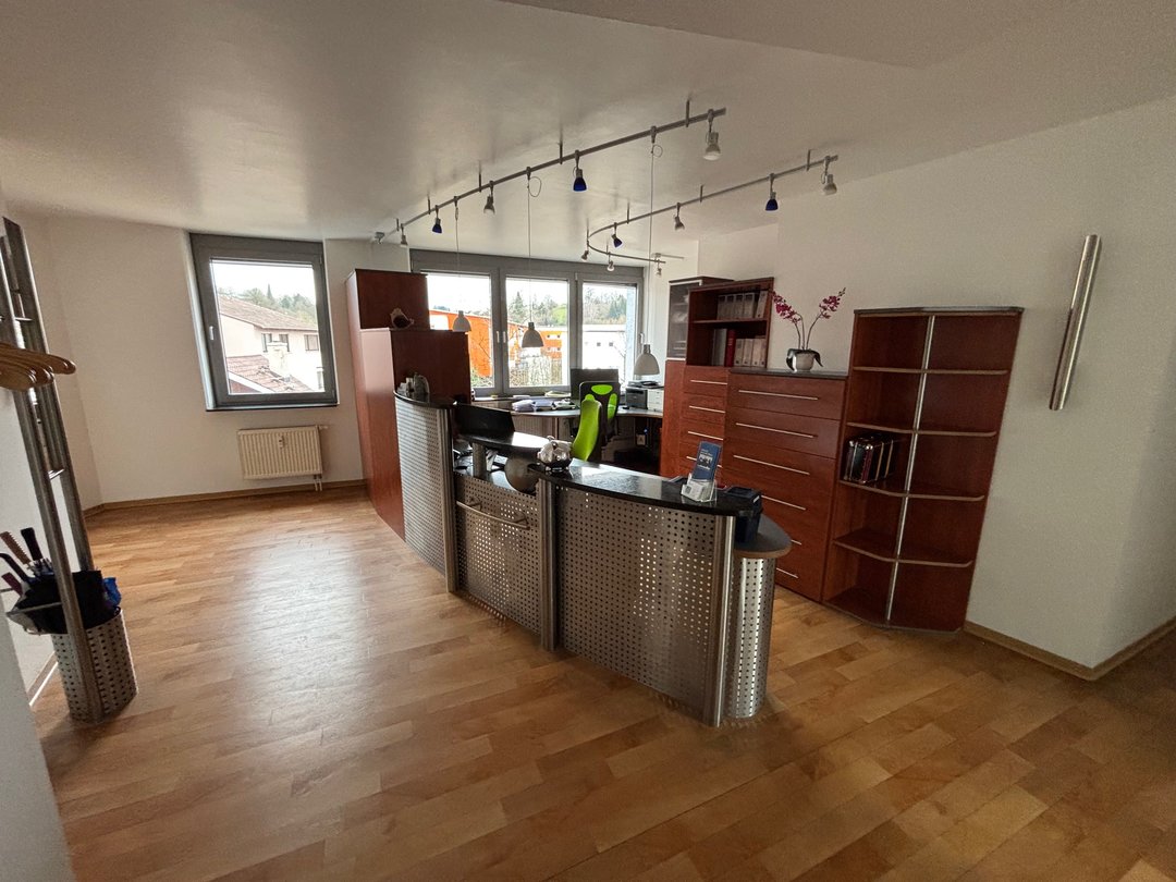Raum Esslingen-Stuttgart: 4 Zimmer Praxis in zentraler Lage