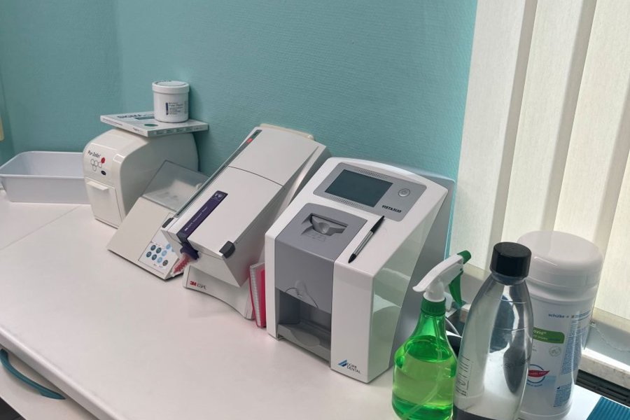 Landkreis Meißen: 3 Behandlungszimmer-Praxis mit Schwerpunkt Prothetik